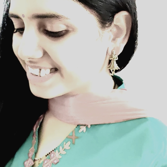 Antique Dancing girl drop Earrings for girls and women silver color dancing doll - Picture 3 of 3